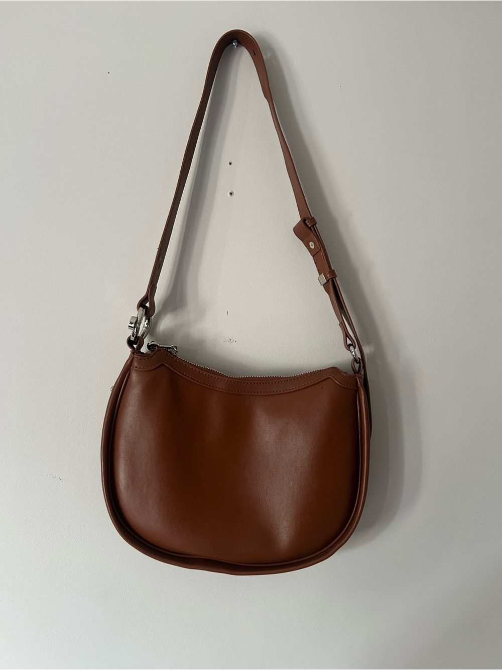 Woven vegan Leather Shoulder Bag in Brown - Picture 3 of 4